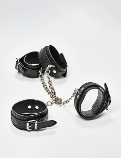 Bondage Kit Wrist & Ankle Cuffs MOI details