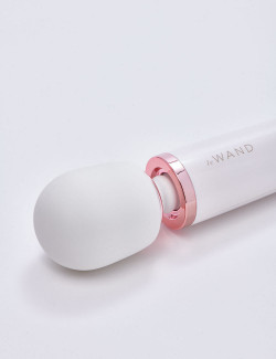 Le Wand Original Vibrator Pearl detail