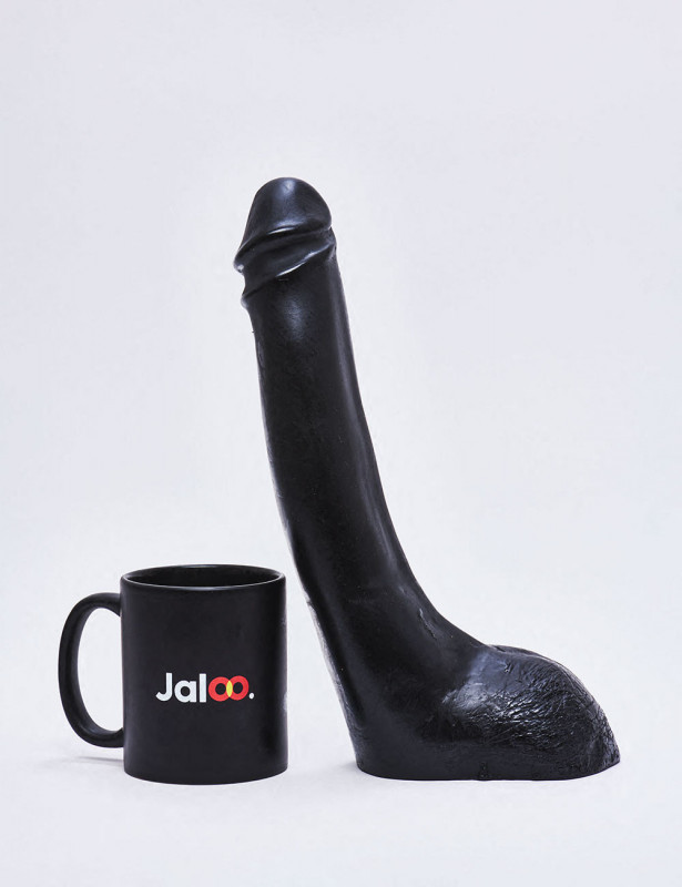 XL Dildo from All Black in 28cm compared to a mug XL Dildo from All Black in 28cm compared to a mug