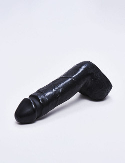 Realistic Dildo from All Black in 20cm detail